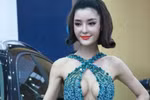 'Bản sao Đại S' xấu xí vì gò bồng đảo bơm lệch