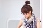 Trổ tài stylist: Quàng khăn điệu đà cho những chiếc váy mùa hè