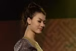 Style "ngủ gật" của mỹ nhân trên sàn catwalk
