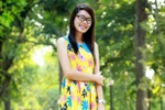 Trổ tài stylist: Khoác 'mùa thu' cho những chiếc váy hè