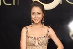Jennifer Phạm quá sa đà vào việc khoe vòng 1