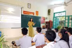 Giáo viên xưng "con" với hiệu trưởng mới chướng tai