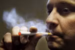 Thuốc lá điện tử "made in" Trung Quốc: Sau cai thuốc là ung thư?