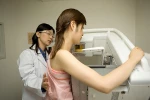 Làm gì khi phát hiện ngực có khối u lạ?