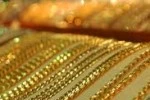 Cuối tuần: Vàng rớt giá, dầu thô giảm mạnh về 106,7 USD/thùng