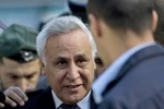Cựu Tổng thống Israel đi tù vì tội hiếp dâm
