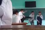 Làm thầy mà văng tục, đấm đá học trò là không thể chấp nhận