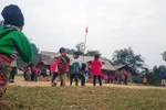 Cần có bộ sách giáo khoa riêng và có đội giáo viên tại chỗ cho giáo dục miền núi