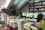 Bộ sách giáo khoa đã được niêm yết và giá sách phụ huynh mua có gì khác nhau?
