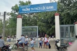 Còn lời nào biện minh cho việc phụ huynh đánh giáo viên đến vỡ mũ bảo hiểm?