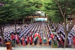 Dồn học sinh giỏi vào một lớp học, không là lớp chọn thì gọi là lớp gì?