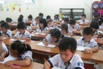 Phụ huynh hãy dừng lại trước cổng trường...