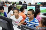 Không ít thầy cô chật vật mới vào họp trực tuyến được, trách ai bây giờ?