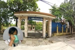 Khám sức khỏe cho học sinh bị uống nước giẻ lau bảng, không có gia đình cô Hương
