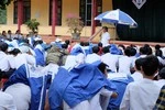 Người thắp lửa dưới mưa tại mái trường của sự Thống nhất, Tái hợp và Hồi sinh