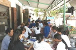 Bữa cơm trưa thiện nguyện của Đoàn Thanh niên trường Bùi Dục Tài