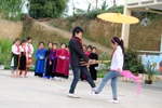 Những nghệ sĩ mang khăn quàng đỏ trên cao nguyên đá Đồng Văn