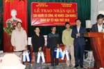 Gần 700 suất quà tết đến với bà con nghèo, những người có công thị xã Phú Thọ