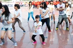 Fan Việt tưng bừng nhảy Flashmob đón thần tượng Hàn Quốc