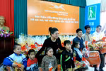 "Mừng tuổi" sớm cho học sinh khiếm thị đón Tết Ất Mùi