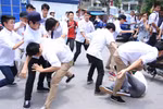 Bạo lực tuổi teen - thích thì đánh, thích thì "bụp"