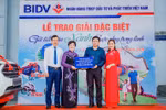 Gửi tiết kiệm xanh, khách hàng BIDV trúng ô tô gần 700 triệu đồng
