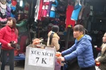 Xúc xích 7.000 đồng/chiếc ở HN "hút" hàng ngàn "thượng đế"