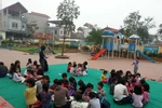 Phụ huynh chống lạm thu, học sinh chịu cảnh nằm đất 
