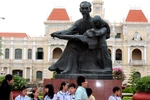 Di dời tượng đài Chủ tịch Hồ Chí Minh