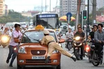 Bắn hay không bắn?