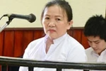 Xử sơ thẩm vụ nữ võ sư trùm quần lên đầu chánh án tại tòa án