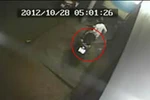 Clip: 4 tên trộm phá khóa cuỗm đi 40 chiếc điện thoại trong 2 phút