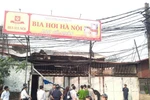Hà Nội: Cháy quán bia hơi, thiêu rụi 1 xế hộp cùng 5 Vespa cổ