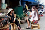 Cụ bà không sợ dịch cúm gà H7N9