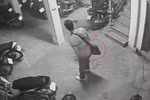 Clip: Thanh niên phá cửa đột nhập chung cư trộm đồ trong 5 phút