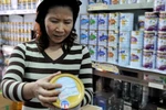 Đọc nhanh sáng 16/4: Nhiều hãng sữa áp giá mới