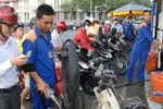 Đọc nhanh sáng 27/4: Bộ Tài chính lý giải việc tăng giá xăng dầu