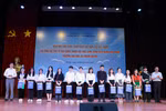 Trường ĐH Sư phạm Hà Nội trao hỗ trợ từ quỹ đồng hành với HSSV vùng khó khăn