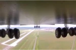 Cận cảnh càng hạ cánh của vận tải cơ hạng nặng C-5 Galaxy