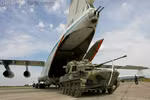 Cảnh máy bay Nga cho xe chiến đấu bộ binh nhảy dù