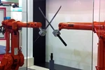 Thụy Sỹ chế tạo robot đấu kiếm, đánh bi a chính xác từng mm