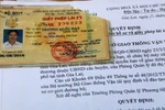Nhiều người đi đổi giấy phép lái xe mới biết là đồ giả