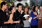 Bàn về văn hóa vỗ tay