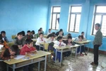 Đến Ngọc Yêu, cùng thầy cô vượt lầy lội gùi chữ lên non cao