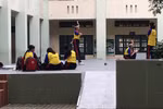  Nữ sinh té chấn thương đầu do tập nhảy Flashmob