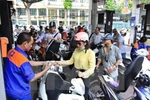 Nghịch lý xăng dầu cõng thêm thuế bảo vệ môi trường