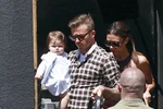 Bà xã Beckham đón sinh nhật giản dị bên chồng và 4 con