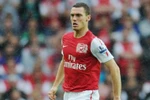 HOT 12H: Arsenal thêm khủng hoảng, vợ Rooney đi giày rách