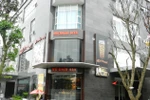 Nở rộ nhà hàng, quán ăn bao vây chung cư ở Hà Nội