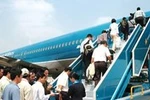 Bị Vietnam Airlines bỏ rơi, hành khách vạ vật cả đêm ở sân bay Nội Bài